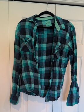 Nollie Women's Teal and Navy Plaid Button-Down Shirt